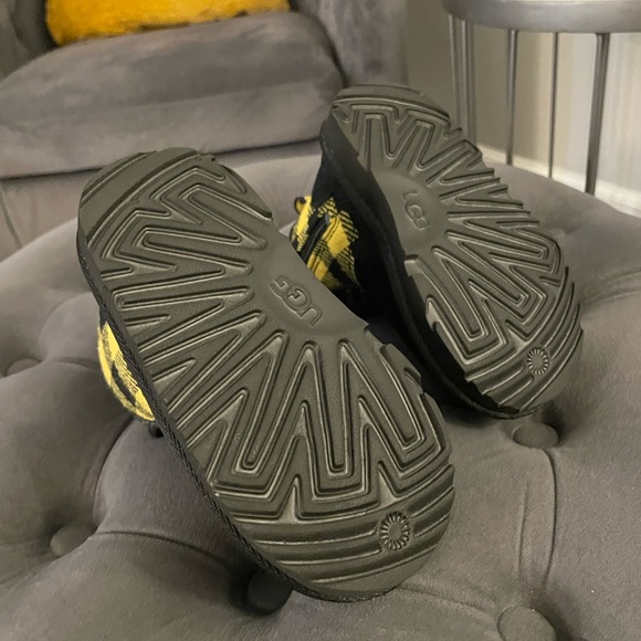 Uggs |Size 7 US| Kids - Picture 6 of 10